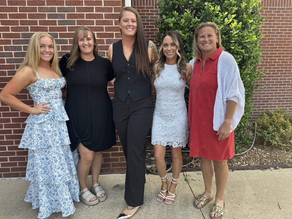 SLCC_Softball's tweet image. Talladega Speedway for the JuCo World Series Banquet &amp;amp; shoutout to Coach Bennett for Rocky Mountain District Coach of the Year!! Game time tomorrow @ 5 pm CST vs Wallace State on NJCAA Network!! 🩵🫶🏼🤍