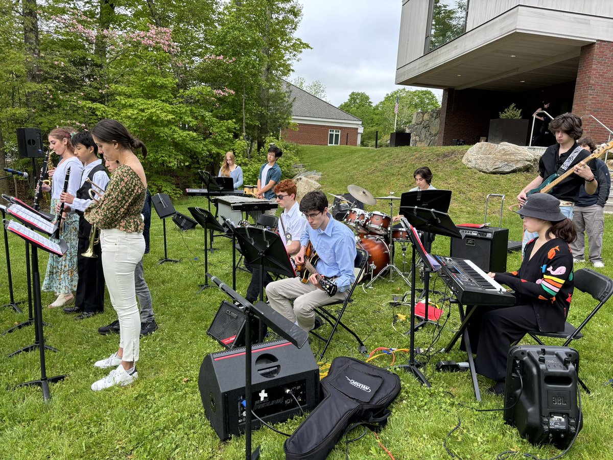DSFPArts's tweet image. Amazing (and dry!) night for Cool Jazz &amp;amp; Hot Dogs! Wonderful performances and delicious dogs! Thanks to all who joined us tonight and the students and parents who helped to move and set up equipment! 😊🌭🎶 @DSteachlearn @doversherbornhs @doversherbornms @snappydogs
