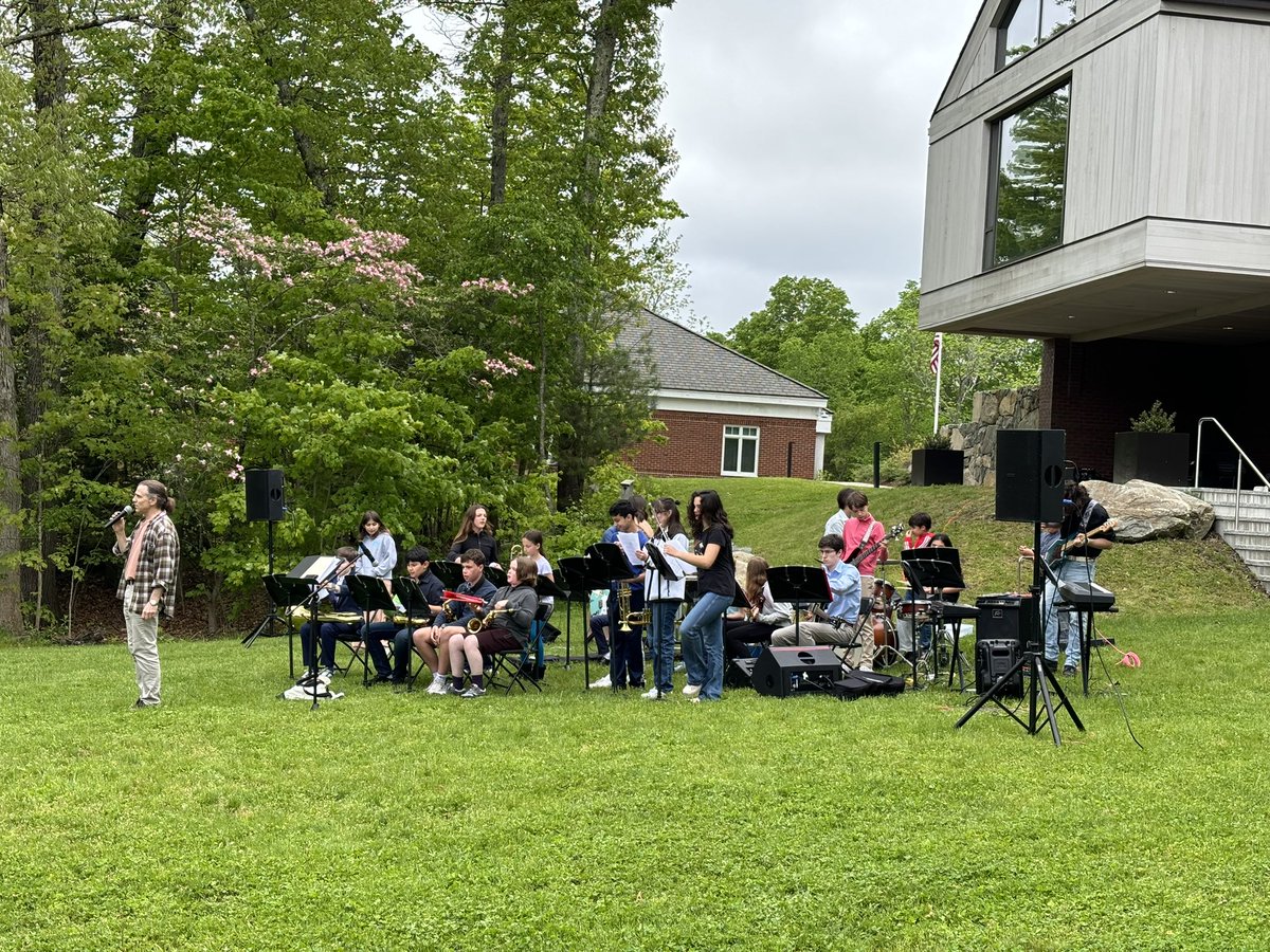 DSFPArts's tweet image. Amazing (and dry!) night for Cool Jazz &amp;amp; Hot Dogs! Wonderful performances and delicious dogs! Thanks to all who joined us tonight and the students and parents who helped to move and set up equipment! 😊🌭🎶 @DSteachlearn @doversherbornhs @doversherbornms @snappydogs