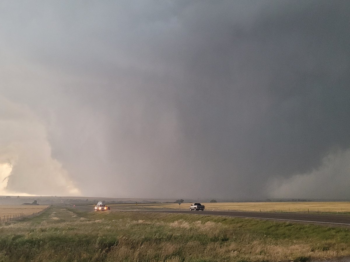 TTUKa1 and Ka2 putting in work in front of a massive multiple vortex tornado near Custer City, OK a few min ago!!!