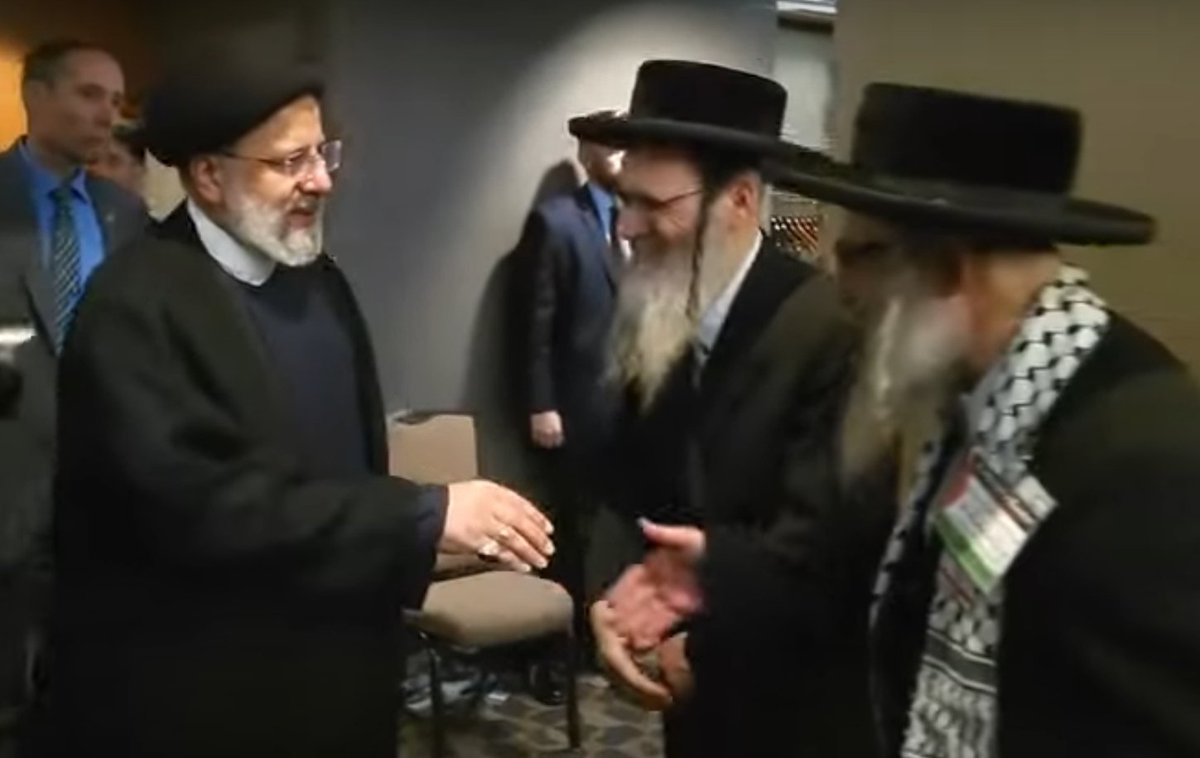 Presidente Raisi com rabinos judeus.

A República Islâmica do Irã🇮🇷 respeita sua minoria judaica - a maior do OM, com 20 mil pessoas. Eles tem direito a um representante parlamentar.

O Irã ainda salvou os judeus do Cativeiro da Babilônia.

''Irã antissemita'' é mentira sionista.