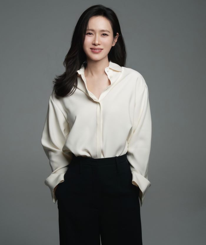 SON YEJIN
MAIN CHARACTER
ACTOR OF THE YEAR
REPRESENTATIVE ACTRESS OF 21st CENTURY
LEADING THE CURRENT KOREAN FILM INDUSTRY

OH THE WOMAN THAT YOU ARE SON YEJIN!!! 😭🙌🏻 YOU’RE TRULY UNRIVALED! 🤍