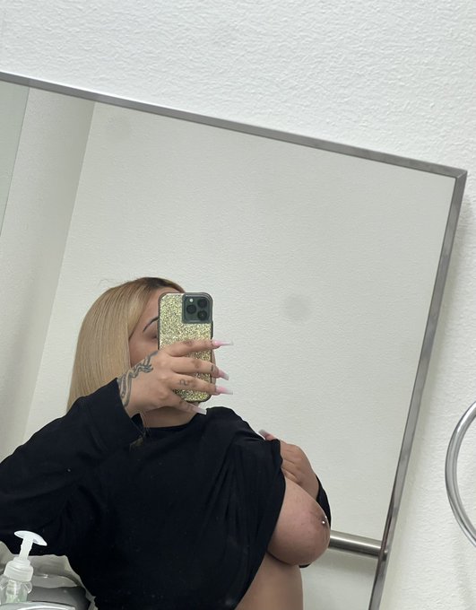 No bra club https://t.co/9m83NaJSah