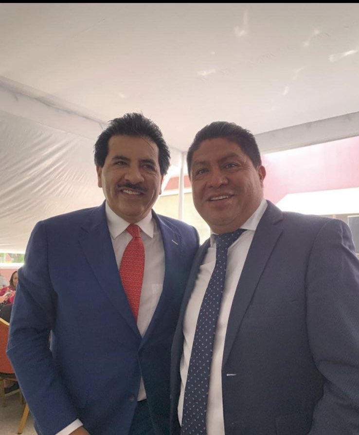 riva_leo's tweet photo. #Latraición Armando Romero, quien fuera el candidato del grupo de @armentapuebla_ en la interna de #Morena a la alcaldía de #Cuautlancingo traiciona a su partido y se suma al panista #FilomenoSarmiento. #Nihablar. @PrimeraPPuebla https://t.co/c5QYNt8MEa
