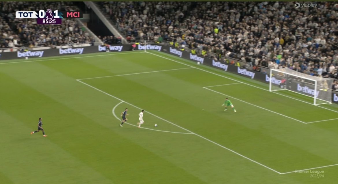 bhavss14's tweet image. I’m sure their great mentality is the reason these two chances got missed. We cannot compete guys