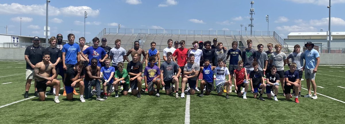 QB IMPACT | @SkillzEvolutio2 | @LinemanUnivers1 Sunday #WORK Day!! Proud of this group of hard working young men, committed to excellence and dong the extra!! #QBi #SKILLZ #LineU