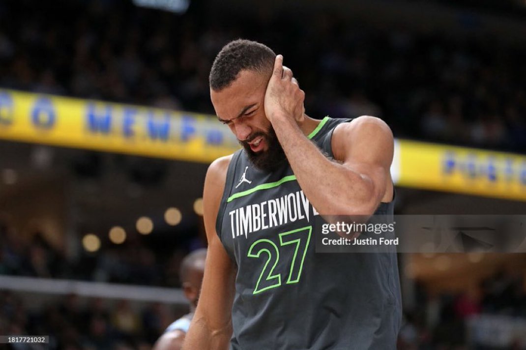 ShahbazMKhan's tweet photo. me listening to Reggie Miller commentary https://t.co/QJKczVXUS9