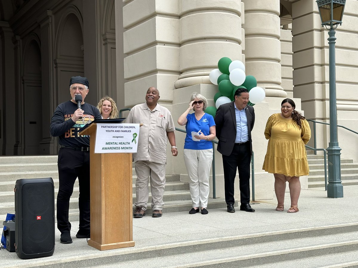 Honored to stand with @Day1DO & Boys&GirlsClubPasadena & a host of young people to mark #mentalhealthawarnesmonth on the steps of PasadenaCityHall @namicalifornia @FSABurbank @CBHA_Updates