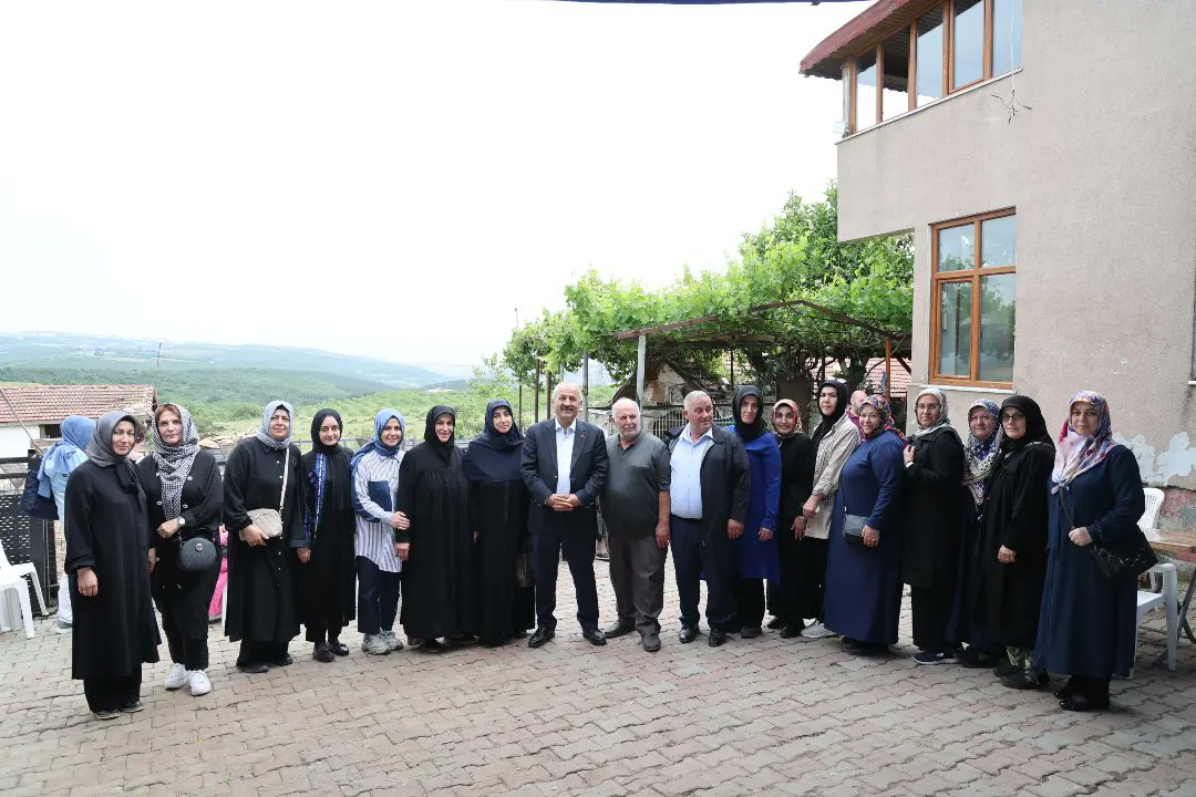 Belediye Bşk.Zinnur Büyükgöz ve eşi Gülcan hanım,Başkan vek. Nagihan Aydın ve Yönetimimiz ile birlikte,Kutsal Topraklarda Umre ziyaretini gercekleştiren Pelitli Mahalle Bşk.Makbule Atabey'i ziyarette bulunduk. Allah yapmış olduğu ibadetleri kabul etsin inşaallah🤲 #AkKadınGebze