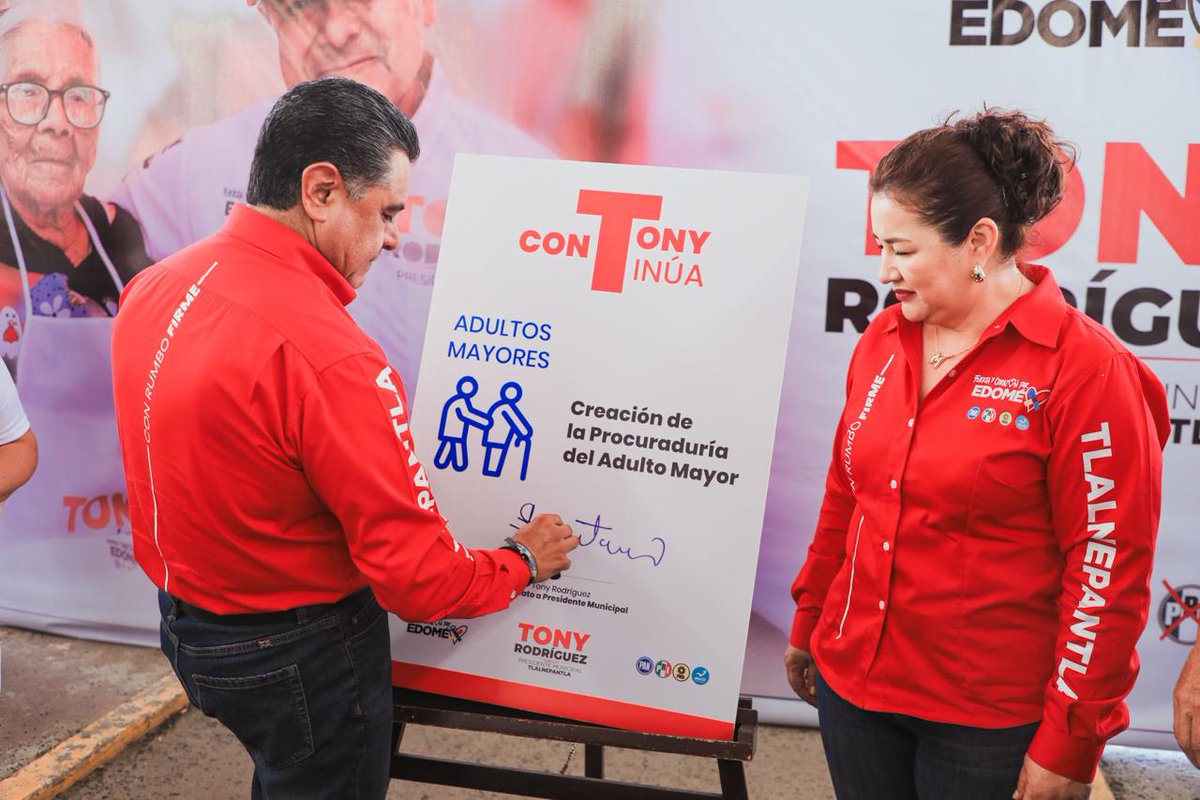 TonyRodriguezMX's tweet photo. Los adultos mayores merecen todo nuestro cariño y respeto, pero también que se respeten sus derechos, hoy firmamos el compromiso de crear la Procuraduría del Adulto Mayor. #Tlalnepantla va #ConRumboFirme https://t.co/a9lbnOZGyZ