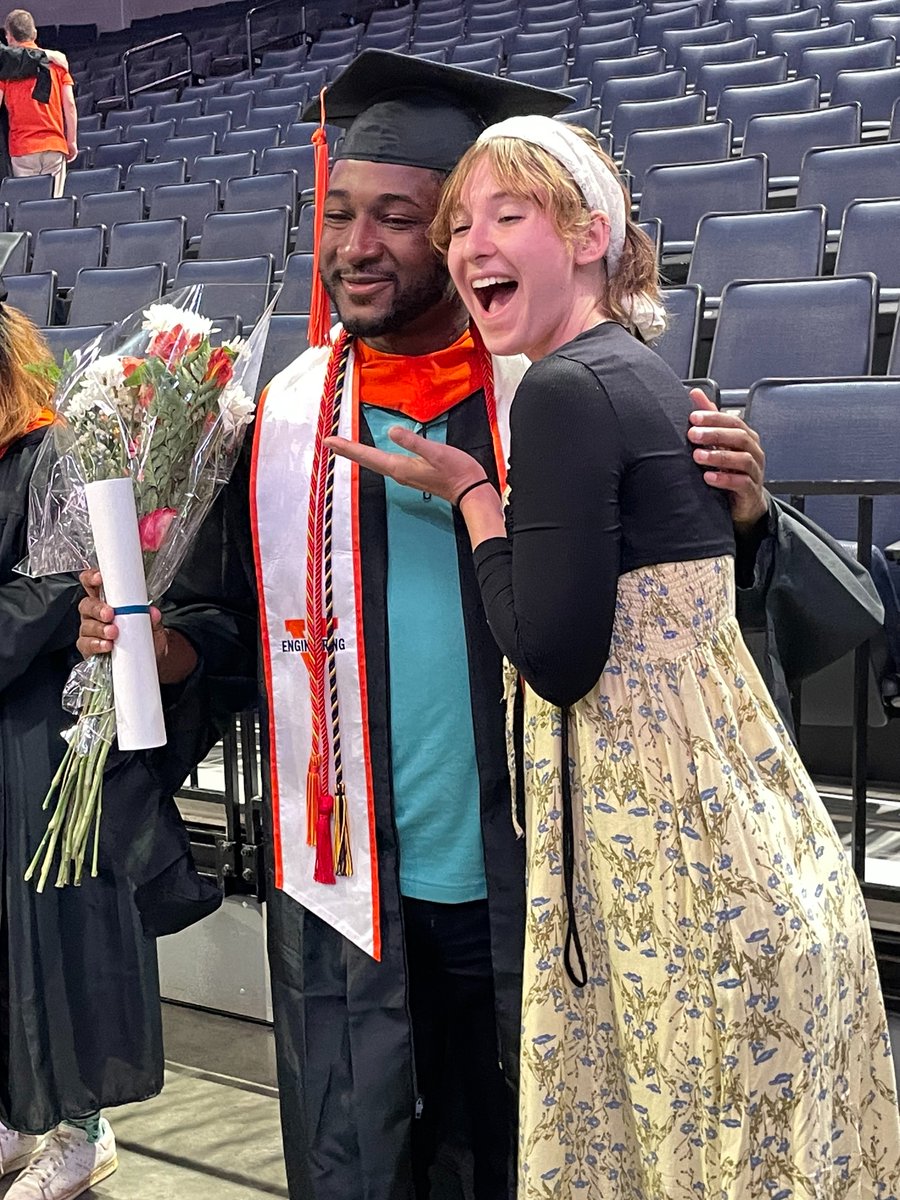 UVAEngineers's tweet photo. Congrats to our computer science grads!
@CS_UVA #uvagrad #uva24 https://t.co/93G9dl3suI