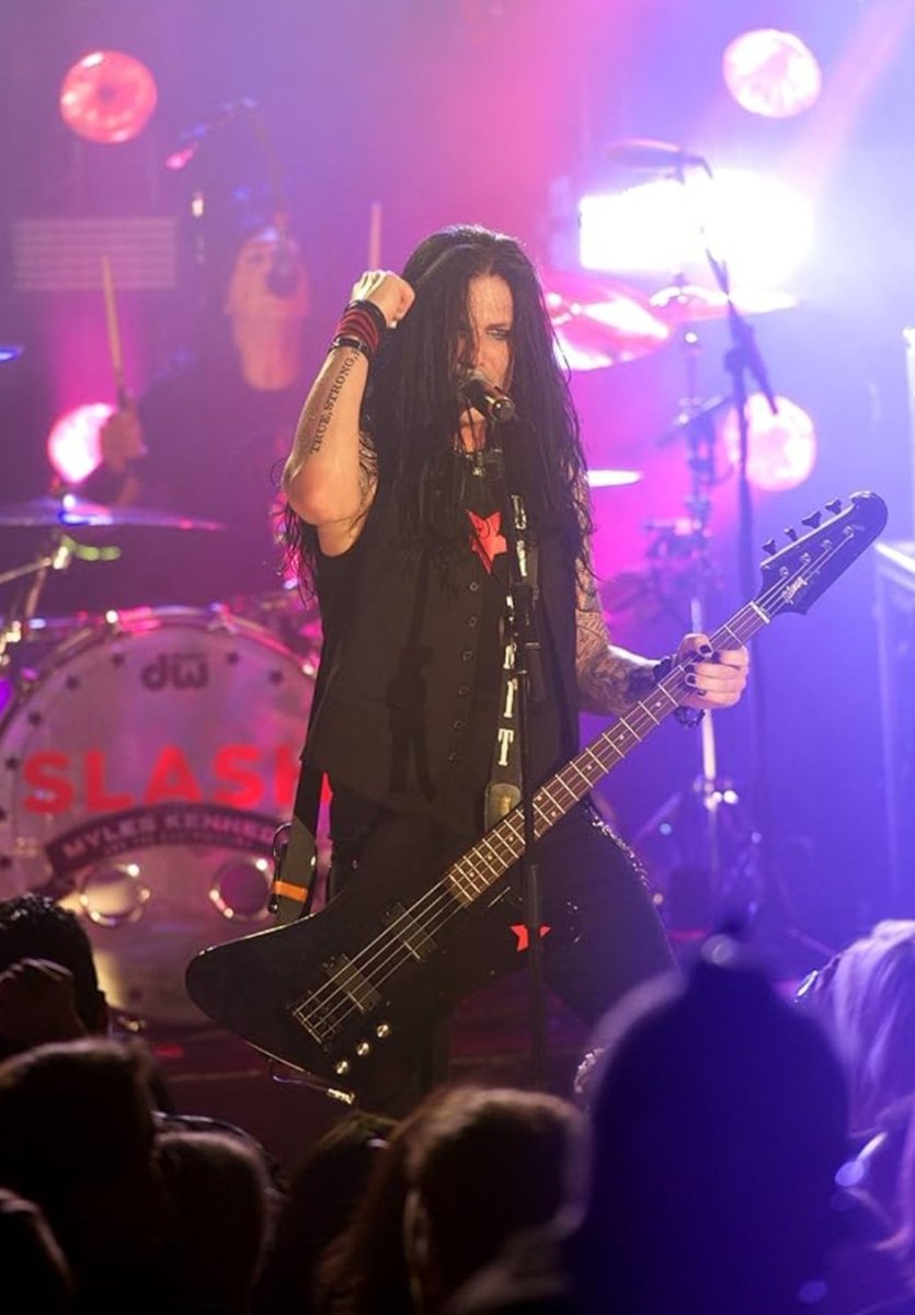 Fantastic shot of Todd @todddammitkerns bringing joy to people with his talent✨🎤✨🎸✨♥✨ Credit photo owner📷 #ToddKerns #superstar #brilliantbassist #topvocalist