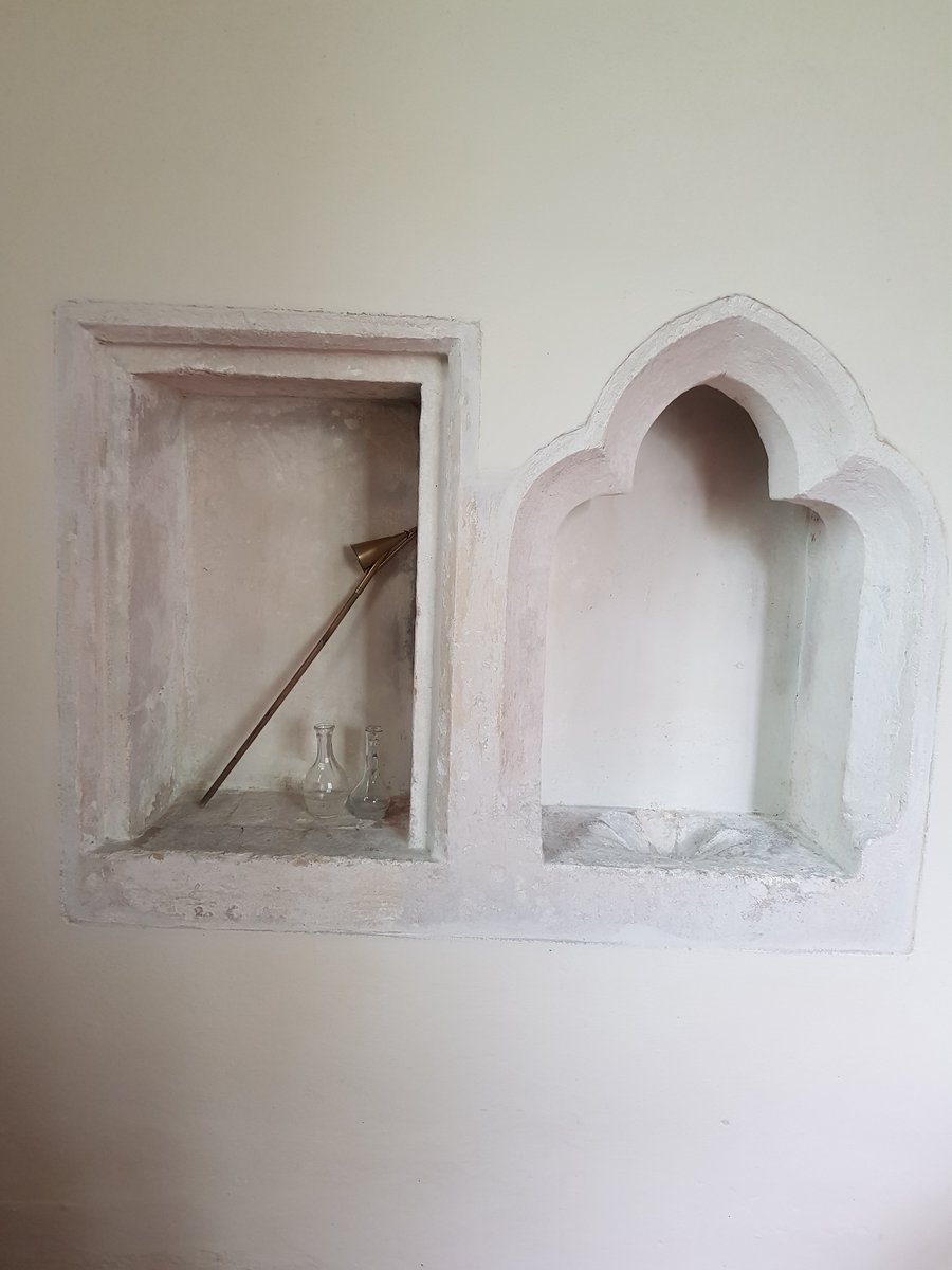 Lovely aumbry and piscina pairing. South wall of the chancel #StPeterWinterbourne #SundayStonework #StoneworkSunday

And no. This is as found. No sneaky set dressing by the Mouse on this one. Who would even suggest such a thing!