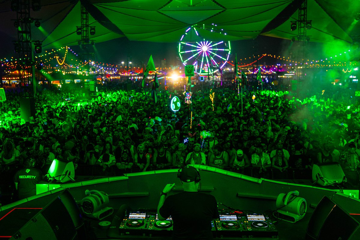 Two great shows so far @EDC_LasVegas ! Pryda set tonight, see you at 1am...
