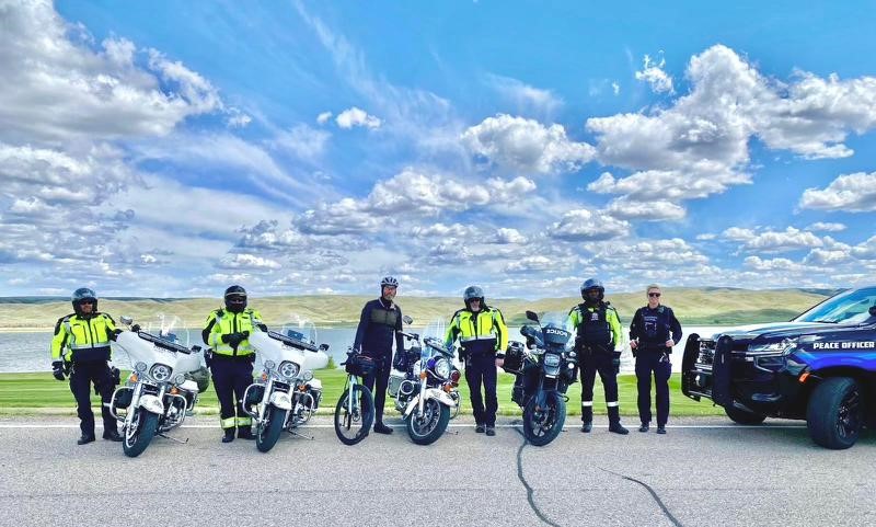 #VPD Sgt. Dayne Campbell is in Saskatchewan, enroute from Swift Current to Moose Jaw, as he continues his cross-country #CopsForCancer charity ride. Thank you to all the supporting police agencies helping make this possible. @MJPolice @RCMPSK @cancersociety @MooseJawToday