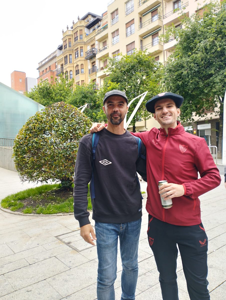 Tardes de sevillismo en familia.🔴⚪️ 
#vamosmisevilla #sem #sevillisnoenmadrid #sfc