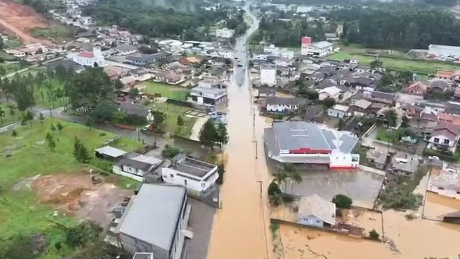 Imagens aéreas mostram como ficou cidade de Santa Catarina que teve o dia mais chuvoso em oito anos: glo.bo/44POGfZ #g1
