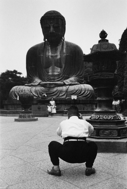 Le Buddha et le Photographe, Japon, 1958 • Marc Riboud •