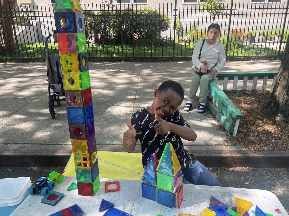 Thank you to all who joined us for arts & crafts Sunday - we will be out again next week. Shout out to our volunteers too! #OpenStreets #34AveOpenStreets #JacksonHeights #citiesforpeople #nyc25x25