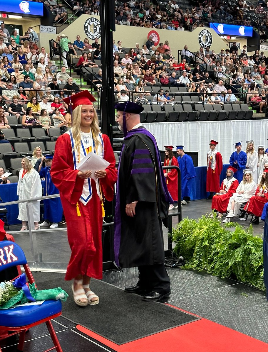 Congrats to this group of incredible seniors - we can’t say enough about the impact they all had on our program 🏀 

They also had a collective 4.41 GPA 📚 

We are really going to miss them but can’t wait to see what they do next ❤️ 💙