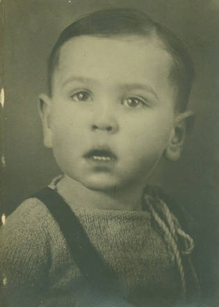 19 May 1938 | Dutch Jewish boy, Hartog Kroonenberg, was born in Amsterdam. He was deported to #Auschwitz from #Westerbork in October 1942. He was murdered in a gas chamber after arrival selection.