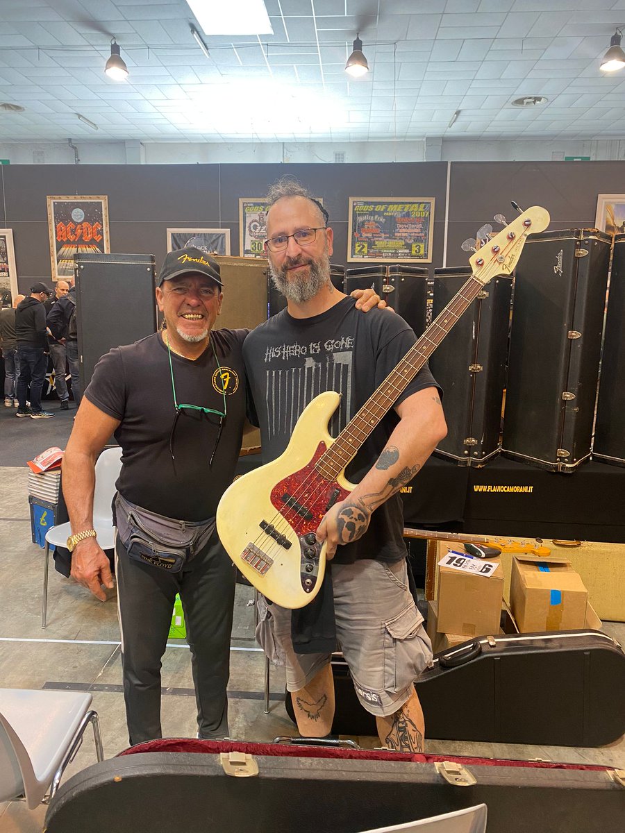 At #guitarshow in Padua, Italy. Thanks Flavio Camorani of the #fender #vintage museum for this amazing 1966 @Fender Jazz Bass in Olympic White (refin) with matching headstock. A joy to play