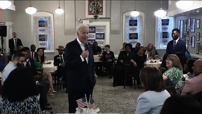 Wow! Dozens showed up to a Sniffer Joe campaign event. They were packed in like sardines. Shoulder to shoulder. NOT! Lots of media!🤣🤣