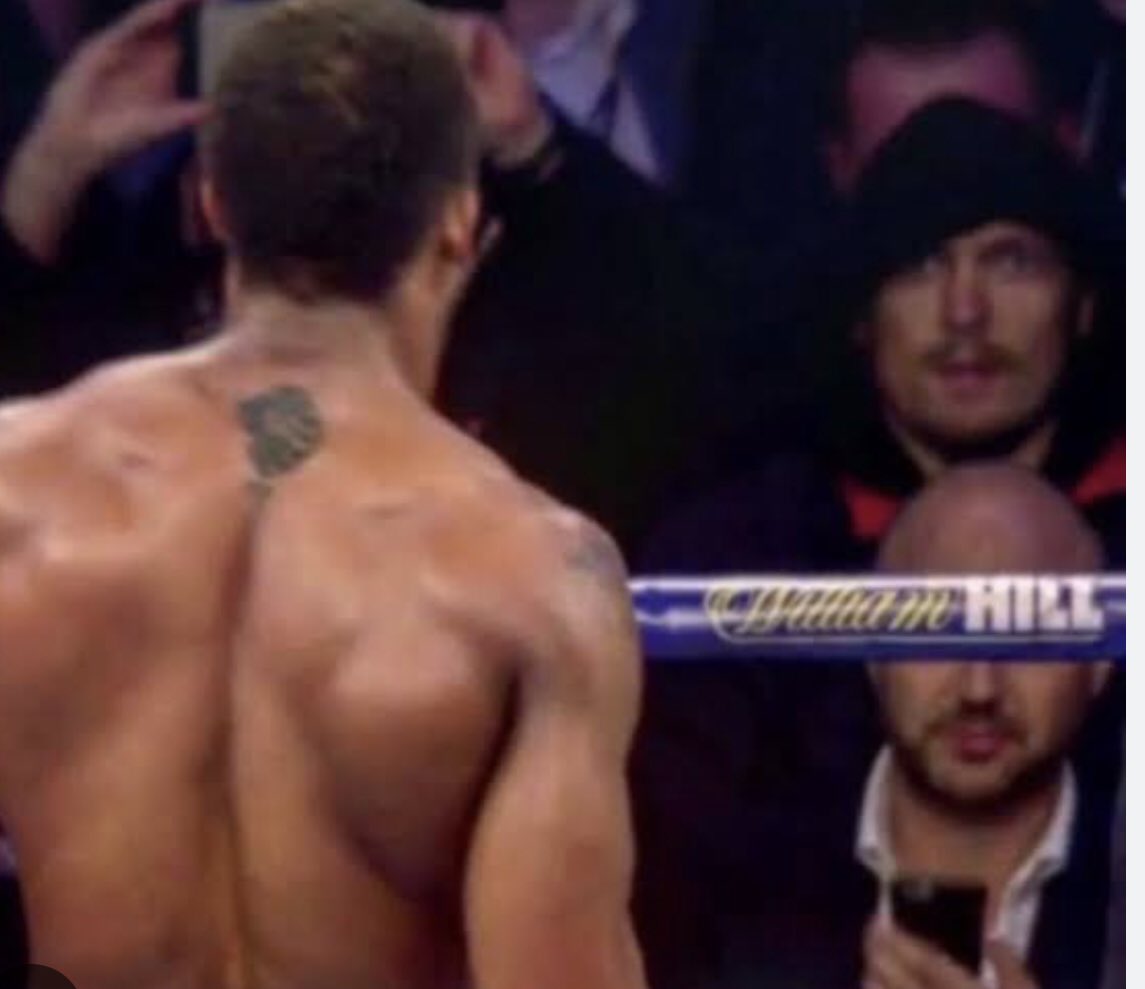 Looking back how cold is this pic. Stalking his prey 🥶 Went to AJ’s backyard after this took his belts. Beat him again in the rematch. A lot of people doubted wether Usyk’s chin would hold up at HW, not only did he capture UNDISPUTED but he beat the best doing so. True P4P 💯