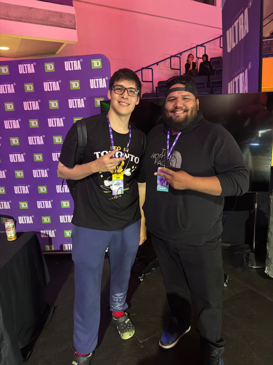 Just met <a href="/Pamaj/">OpTic Pamaj</a> at major 3 in toronto LFG!!!