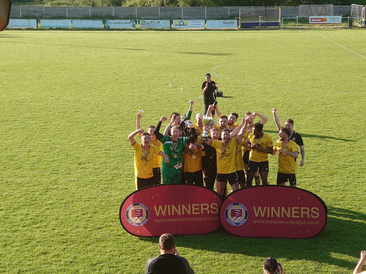 My blog from Rosemary Lane as two @EssexSenior Cup Finals took place, @StanwayRovers dismantled @SWTFootballClub to net Pete Butcher Trophy, @woodfordtownfc took Reserve Shield after penalty shootout win over @GraysAthleticFC #nonleague #nonleaguefootball pedroslocalfootiefix.blogspot.com/2024/05/essex-…