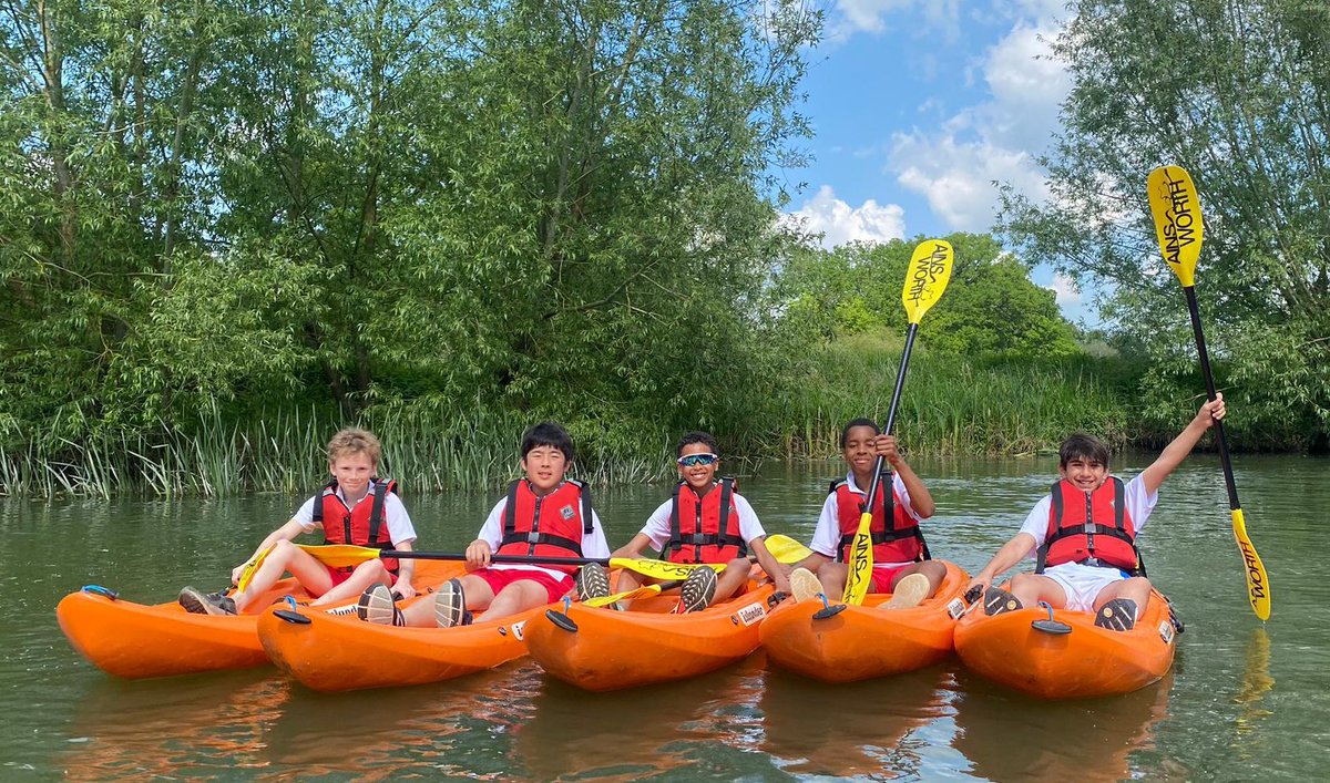SFSOxford's tweet image. We are so lucky to have access to the River Cherwell from our school grounds - and today was perfect weather to get the kayaks out on the water! #iloveboarding #boardingweekend