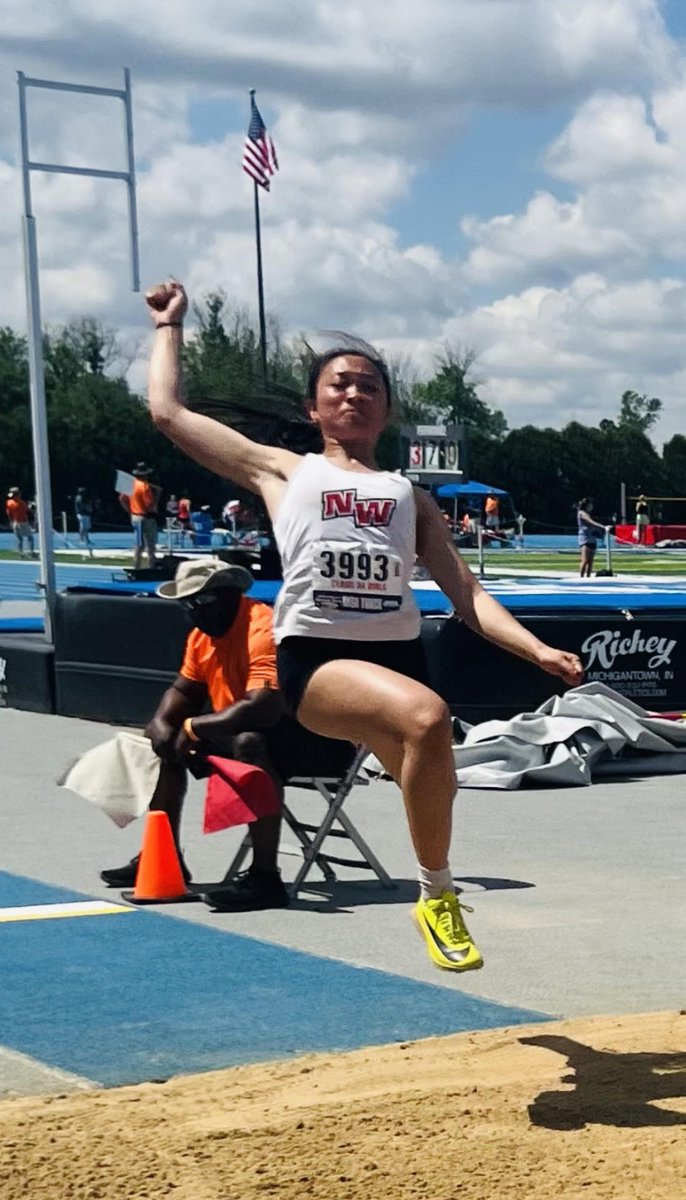 🎉Congratulations to Junior Carissa Uy
finishing 9th in STATE for Long Jump &amp; Triple Jump‼️

She PR'd on both of her first attempts Friday to qualify for the Finals on Saturday where she finished 9th for both! We are so proud of your Carissa, keep up the great work ❤️🐺