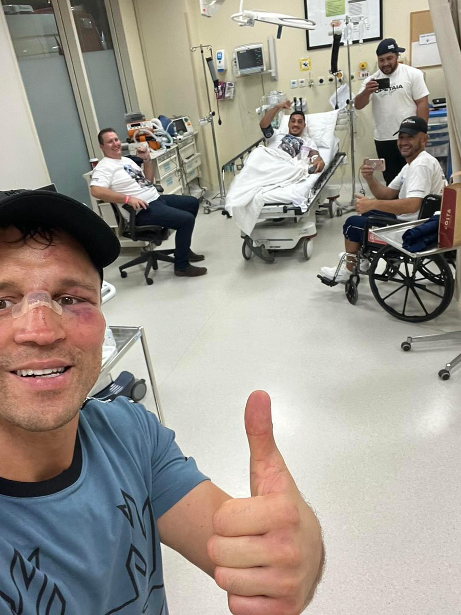 Jai Opetaia and Mairis Briedis bump into each other at a Riyadh hospital after their grueling rematch. Boxing 🖤 #OpetaiaBriedis2