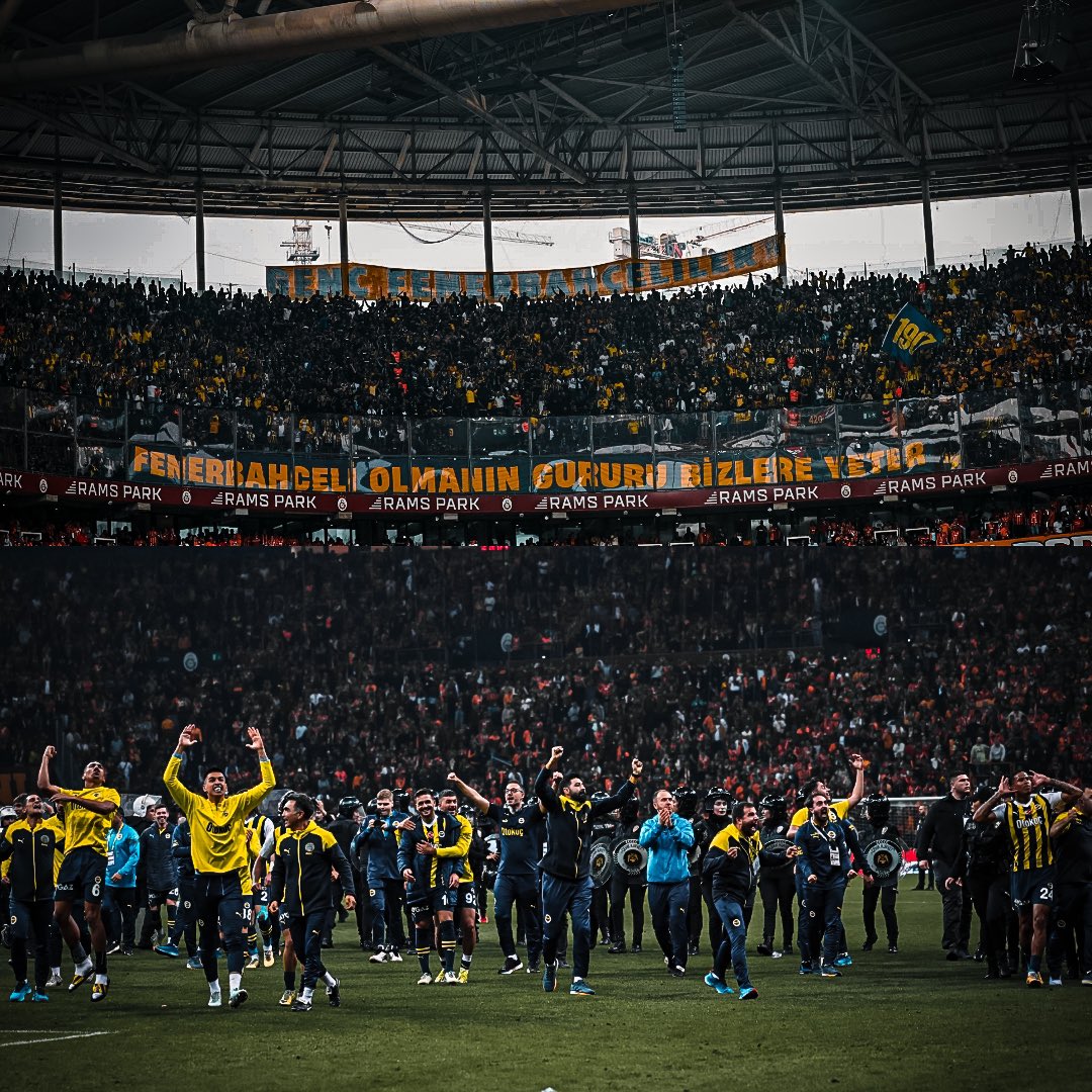 Dün, bugün, yarın, her zaman, her yerde en büyük FENERBAHÇE 💛💙
