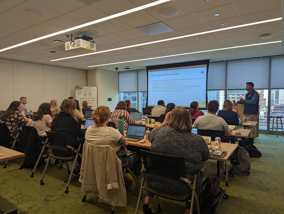 So excited for the new Advanced Marketer bootcamp at Connections #TrailblazerBootcamp with Chris Frias!  What a great way to kickoff Connections by Learning and Connecting!