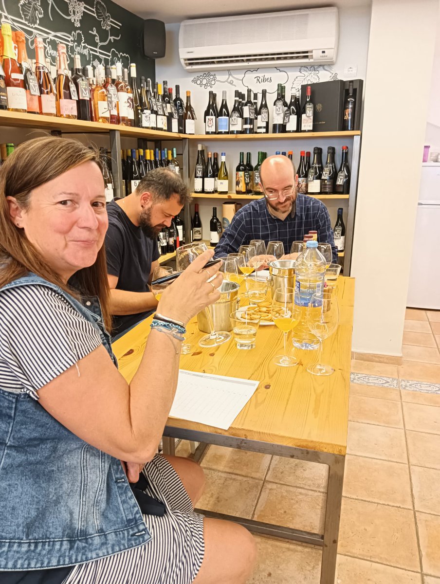 Avui el jurat del 3r #ConcursdeLicors casolans ha fet el tast! Votacions fetes!
El resultat del recompte el podreu conèixer i tastar el proper dissabte 25 a Sant Pau!

Ah! I podreu seguir la final de #Champions del <a href="/FCBfemeni/">FC Barcelona Femení</a> 
#SPRibes