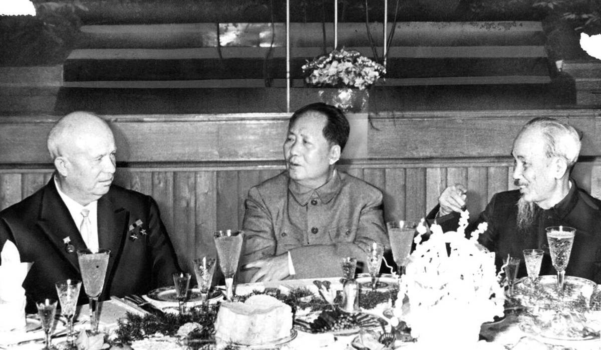🧵 1) Today is Hồ Chí Minh's birthday. In addition to his struggle in Việt Nam, Hồ was also active in communist movements in Russia, China, Laos, Cambodia, Malaysia, Thailand, & France.

No other socialist leader could rival Hồ Chí Minh's internationalist credentials.