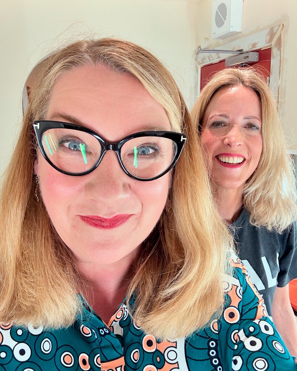 Late Bloomer show 120. Brilliant crowd in Oxford tonight. Thanks for coming if you did. My ace support was @SallyAnneComedy (own show ticket link oldfirestation.org.uk/whats-on/sally… ). Mugs etc are via the shop page of my website and my podcast is @StandardIssueUK. Thanks for donating to