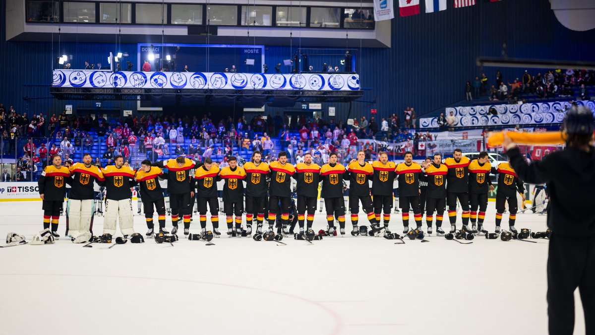 deb_teams's tweet image. Abend-Update aus Ostrava: Durch das Ergebnis eben zwischen #LAT und #SVK sind wir vorzeitig für das Viertelfinale qualifiziert. 💪

Gegen Frankreich (Dienstag, 12:20 Uhr) geht’s dann um die optimale Ausgangslage für die Endrunde.

#debteams