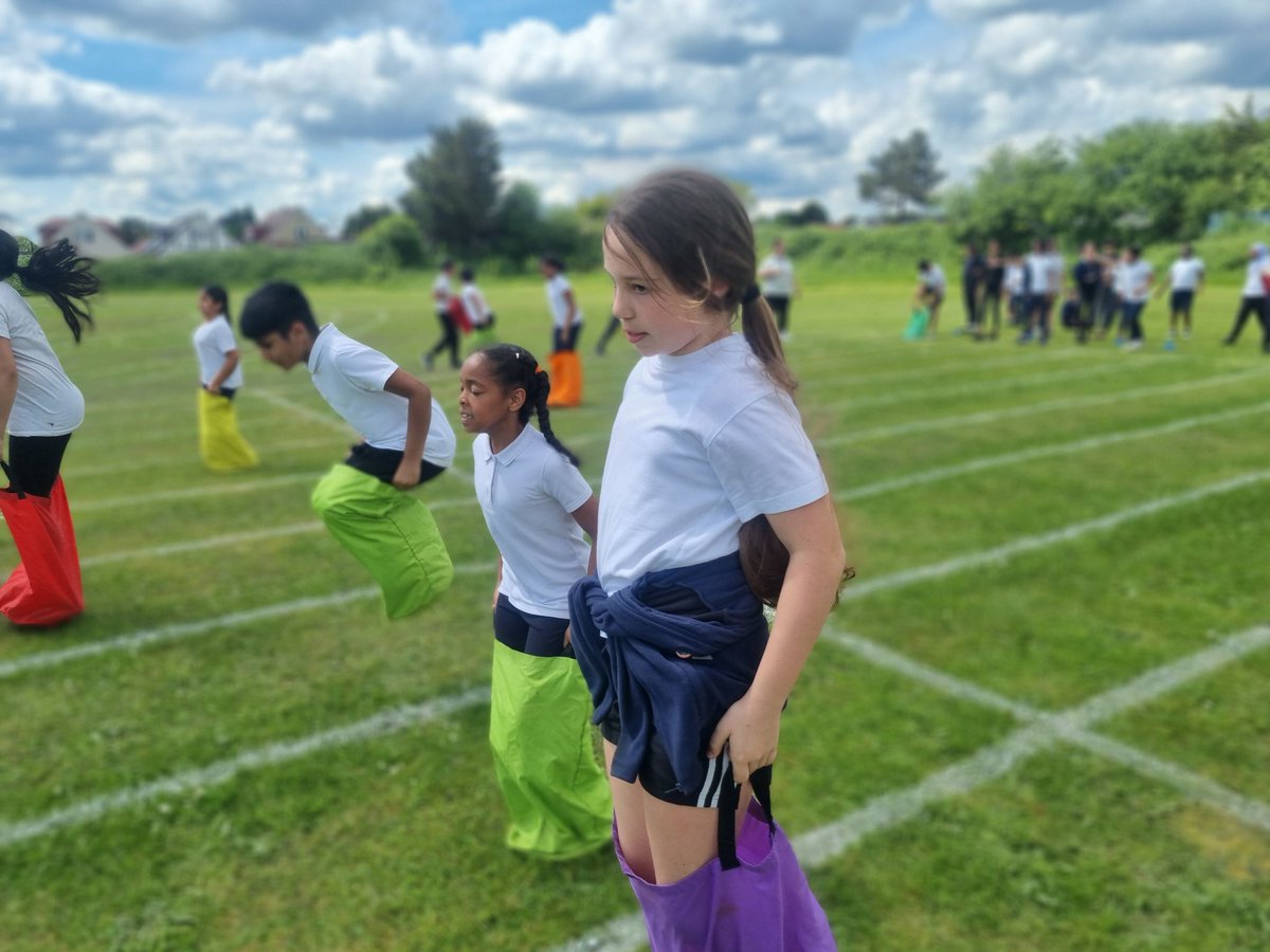 Hillingdon_PS's tweet image. Children have been busy practising their skills ready for this week's #SportsDays - we hope to see lots of supporters coming along to watch! @ElliotSchools