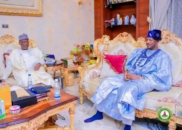 The Governor of Katsina State, Malam @dikko_radda, paid a visit to the rich businessman of Katsina State, Alhaji Dahiru Barau Mangal. During the visit, prayers were held for God to increase the businessman's health and to achieve peace and unity of the state