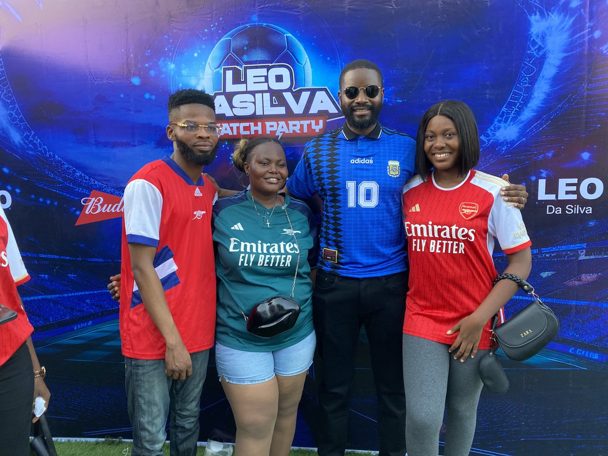 Showed up at the #Leodasilvawatchparty. Love to watch football with this community. By Frame 2 you shall know who they support, them no Dey wear Jersey. Man U fans no dey proud of their team,them no dey wear jersey 🤣🤣🤣🤣