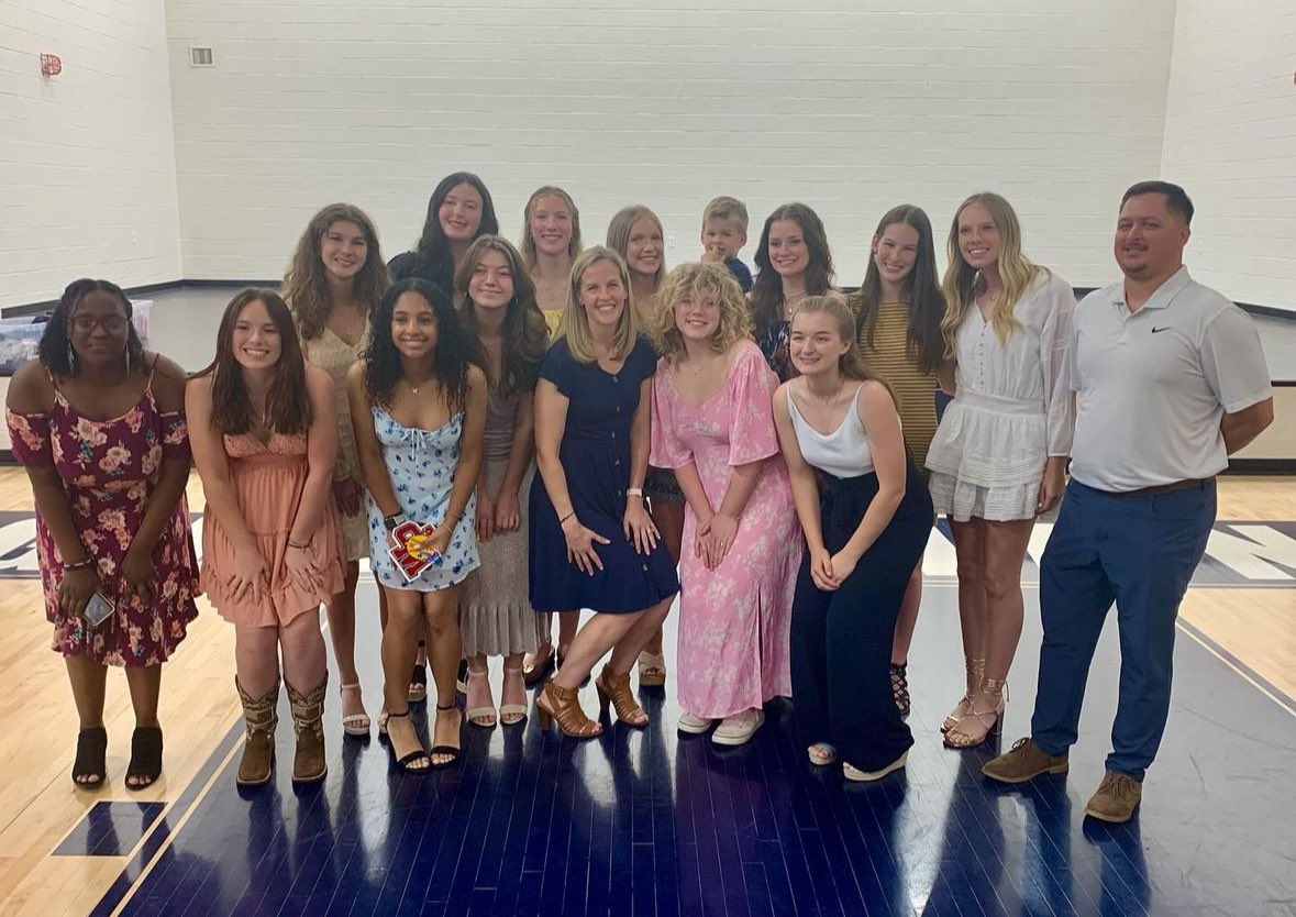 achambers2026's tweet photo. Words can’t express how proud I am of my High school team. Through all the ups and downs of this season, we continued to thrive as a family and that I will forever cherish. The bond I have with these girls + our bat boy (james) is so pure. Up next.. TRAVEL SEASON!! LETS GET IT ❤️ https://t.co/xYDtfiUnPb