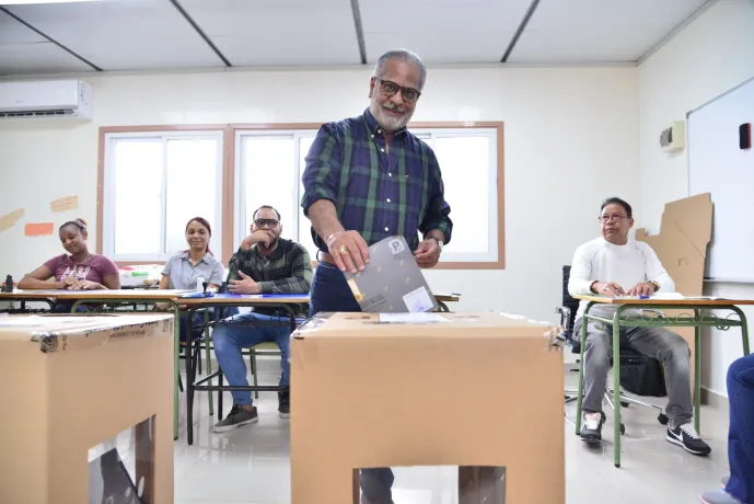 🗳️¡Marte Piantini votó en el Isfodosu!🗳️ El miembro de la dirección ejecutiva del @PRM_Oficial, José @MartePiantini, votó temprano en la mañana de este domingo en el Instituto Superior de Formación Docente Salomé Ureña (@Isfodosurdo). #ElNuevoDiarioRD #Politica