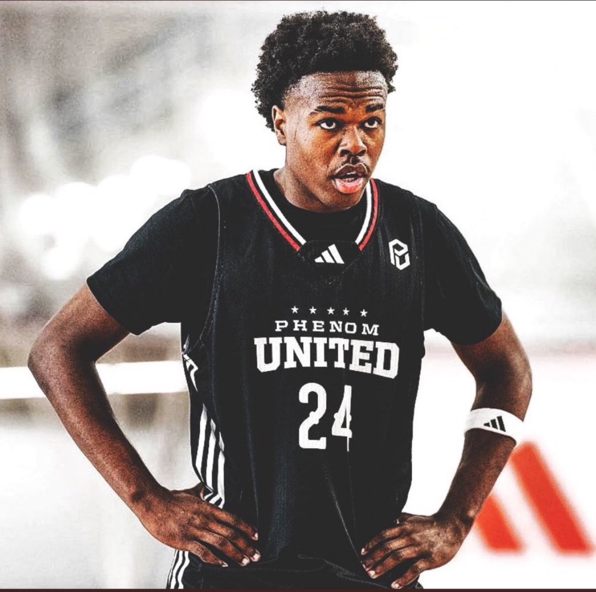 2026 4⭐️ PG DeZhon had a good showing during 3ssb live period for @Phenom_United Showed incredible athleticism, leadership, made big time shots & plays, 3 level scoring and defending. Indiana, Michigan State, Ohio State, Texas A&M, Michigan and more in attendance for him!