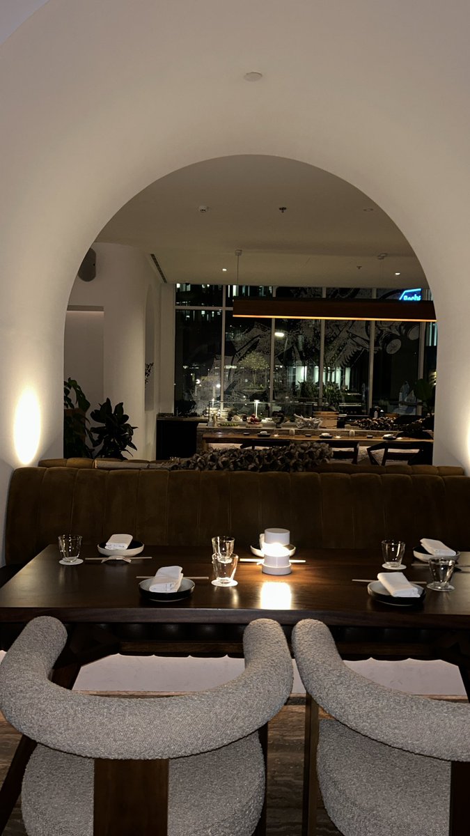 مطعم اليوم جديد الرياض وجاينا من الكويت تحديداً🇰🇼مطعم اسيوي تابع لمطاعم برجر بوتيك 😋 المطعم لذيذ جدداً وارجع له! 
موجودين في ليسن فالي ( white Robata)#مطاعم_الرياض #جديد_الرياض #تغطيات_الرياض not ad