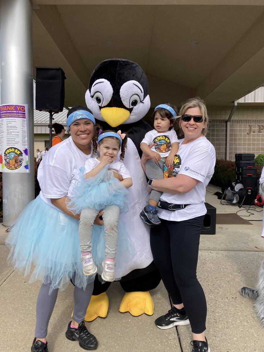 Awesome Admin team representing the District’s schools @ the Color Run 5K!! So glad to see PK Pebbles hanging with the school mascots! <a href="/FlemRarSchools/">FlemRarSchools</a>