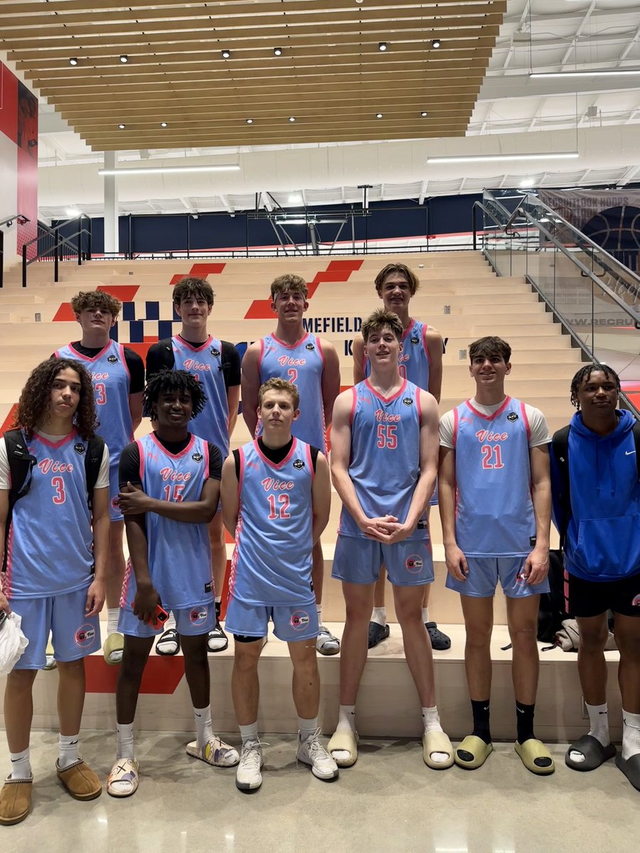 Congrats 17u Pink NXT on a 4-0 weekend, winning by an average of 19 pts per game. Another dominant weekend! Thank you @RL_Hoops for a nice weekend in Kansas City.