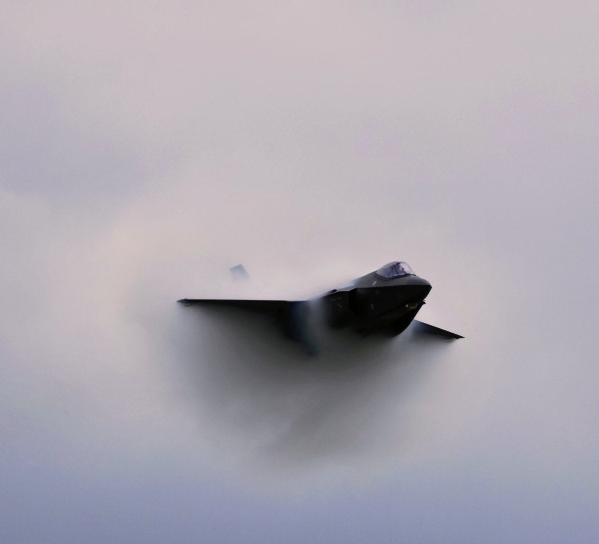radi0dog's tweet image. 🥶🥶🥶 #firststateairshow #doverafb #f35lightning #f35demoteam #avgeek #aviationphotography #militaryaviation