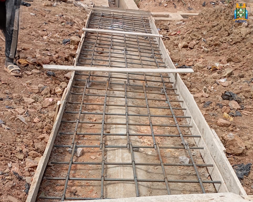 KSDPCLtd's tweet image. #OngoingWork

KSDPC Projects continued construction of culverts at Tanzania Road, Malali Phase II. KSDPC is diligently upgrading the drainage systems at the Malali Urban Renewal Project site.

#buildingsustainablehabitats 

Signed
Saminu Gwadah
Ag Head, Public Relations
19/05/24